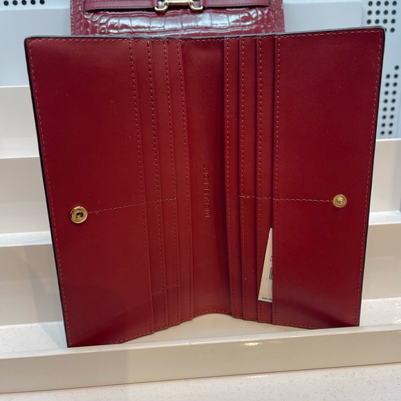 MICHAEL KORS Carson Large Snap Crocodile Embossed Bifold Wallet
Cherry 
NWT - Picture 12 of 16